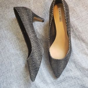 Tahari chevron gray pointy toe pumps mid heel gia